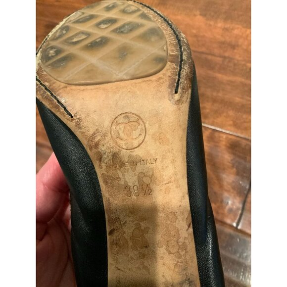 CHANEL Black Leather Block Heels Patent Leather Toe Caps CC, Size 8.5 / 38.5 - Picture 9 of 9